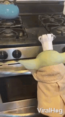 Putting Pizza In Oven Baby Yoda GIF - Putting Pizza In Oven Baby Yoda Viralhog GIFs