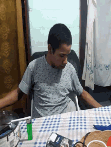 Humpday Folding The Laundry GIF - Humpday Folding The Laundry GIFs