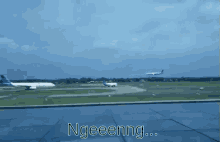 pesawat mendarat bandara airport airlines