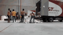 This Is How We Do It Throw GIF - This Is How We Do It Throw Parcel GIFs