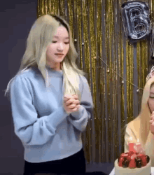Loona Gowon GIF - Loona Gowon Laugh GIFs