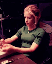 Fuck You Middle Finger GIF - Fuck You Middle Finger Emily Bett Rickards GIFs