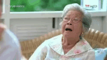 เป็นลม หน้ามืด GIF - Grandma Fainting Cant Breathe GIFs