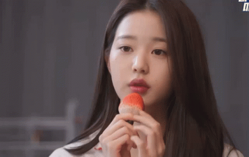 Wonyoung Strawberry GIF - Wonyoung Strawberry Cute - Descubre & Comparte  GIFs