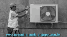 Technician Air Conditioner GIF - Technician Air Conditioner Ar Condicionado GIFs