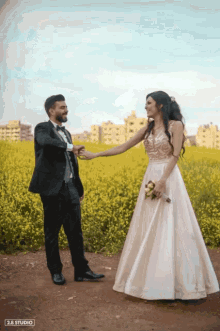 Engaged Couple GIF - Engaged Couple Wedding GIFs