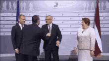 Jean-claude Juncker GIF - Jean Claude Juncker Viktor Orbán Gifle GIFs