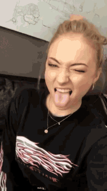 sophie turner sophie kat sophie bay tongue out sophie turner sophie kat sophie bay tongue out