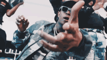 Finger Gun Gucci Mane GIF - Finger Gun Gucci Mane Ballin In La Song GIFs