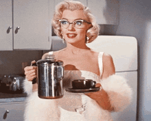 Marilyn Monroe Geek GIF - Marilyn Monroe Geek Glamour GIFs