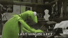 Last Minute Left GIF - Last Minute Last Minute Left Kermit The Frog GIFs