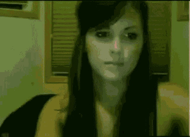 El GIF animado de Webcam Woman Webcam Weird Encounters perfecto para tus co...