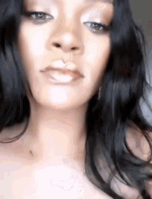 Rihanna Arrumando GIF - Rihanna Arrumando Dance GIFs