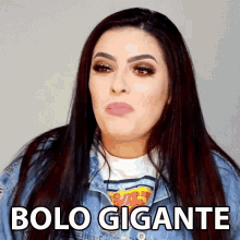 Kim Rosa Cuca Bolo Gigante GIF - Kim Rosa Cuca Bolo Gigante Giant Cake GIFs