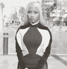 Nicki Minaj Standing GIF - Nicki Minaj Standing GIFs
