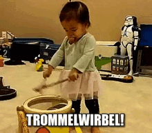 Baby Trommelt GIF - Trommelwirbel Trommel Musik GIFs