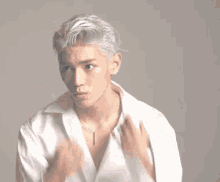 Kpop White Hair GIF - White Hair K Pop Korean Pop GIFs