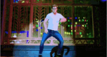 Chris Hemsworth Dance Moves GIF - Chris Hemsworth Dance Moves Crazy Dance GIFs