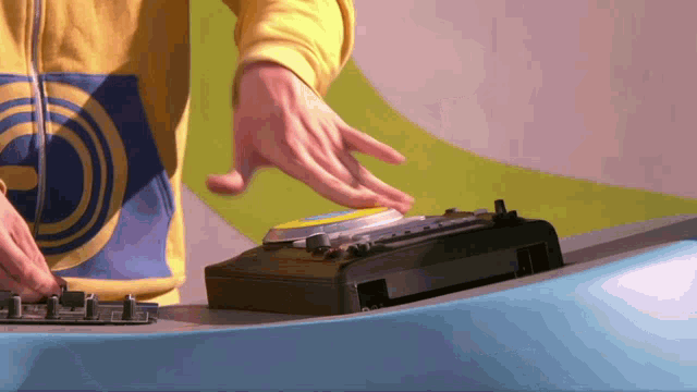 The Fresh Beat Band Twist On The Turntables GIF - The Fresh Beat Band Twist On The Turntables Dj GIFs