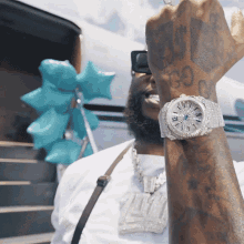 Look At My Watch Gucci Mane GIF - Look At My Watch Gucci Mane Mrs Davis Song GIFs