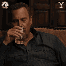 Drinking Kevin Costner GIF - Drinking Kevin Costner John Dutton GIFs