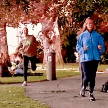 Phoebe Buffay GIF - Phoebe Buffay Run GIFs