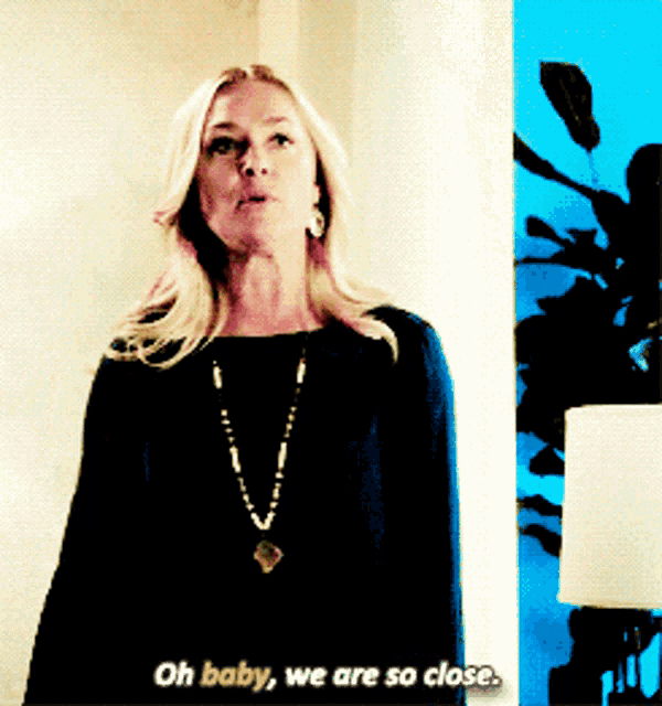 jane-the-virgin-eileen.gif