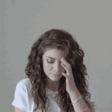 Lorde Hair Comb GIF - Lorde Hair Comb Adjusting GIFs