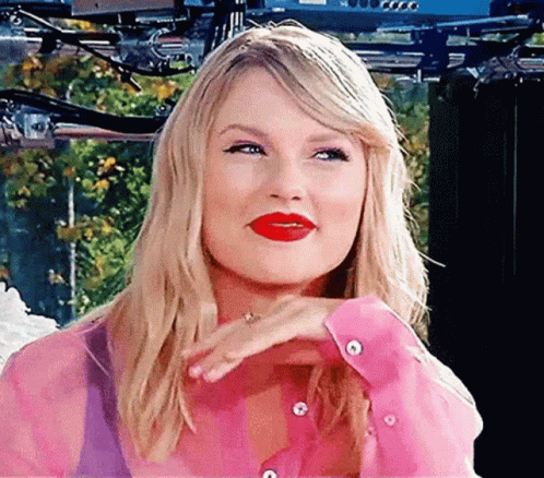 taylor-swift-smile.gif