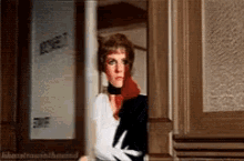 Julie Andrews Fabulous GIF - Julie Andrews Fabulous Dramatic Entrance GIFs