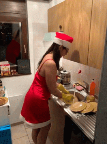 Xmas Dishes GIF - Xmas Dishes Kisses - Discover & Share GIFs.