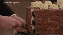 Torta Selva Negra Pedazo GIF - Torta Selva Negra Pedazo Partir La Torta GIFs
