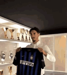 Sime Vrsaljko Inter Milan GIF - Sime Vrsaljko Inter Milan Jersey GIFs