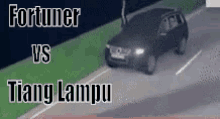 Mobil Vs Tiang Lampu GIF - Mobil Tiang Lampu Setnov GIFs