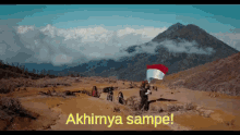 Mendaki Gunung GIF - Indonesia Bendera Bromo GIFs