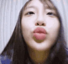 Chuu Chuu Kiss GIF - Chuu Chuu Kiss Kiss GIFs