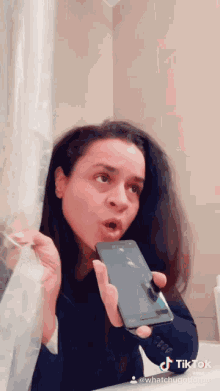 Sarah Cooper Scared GIF - Sarah Cooper Scared Phone Call GIFs