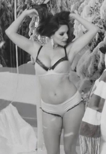 kelly-brook.gif