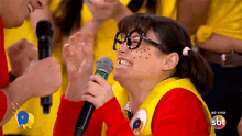chiquinha feliz animada sorrindo happy chiquinha feliz animada sorrindo happy