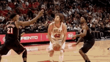 powerful dunk dunking strong athletic robin lopez