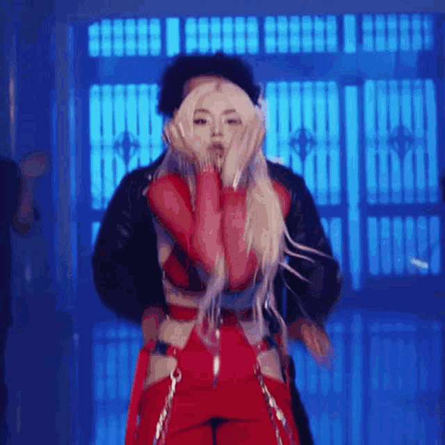 ava-max.gif