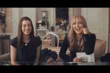 Anne Hathaway Laugh GIF - Anne Hathaway Laugh Giggle GIFs