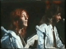 Bee Gees Live GIF - Bee Gees Concert Live GIFs