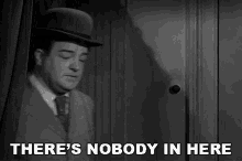 Theres Nobody In Here Boris Karloff GIF - Theres Nobody In Here Boris Karloff Dr Henry Jekyll GIFs