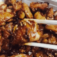 양념치킨 젓가락 GIF - Seasoned Chicken Korean Fried Chicken Yangnyeom Chicken GIFs