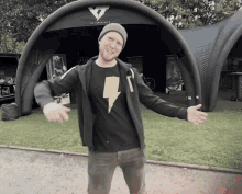 Come On In Yt Industries GIF - Come On In Yt Industries GIFs