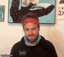 Cheers Stephen Amell GIF - Cheers Stephen Amell Cassandra Jean Amell GIFs