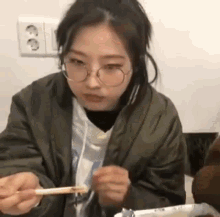 Haseul Eating Loona GIF - Haseul Eating Haseul Loona GIFs