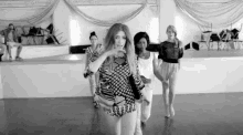 Jogada De Cabelo GIF - Nicola Roberts Hairflip Sexywalk GIFs