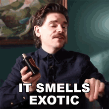 It Smells Exotic Robin James GIF - It Smells Exotic Robin James The Scent Is Exotic GIFs